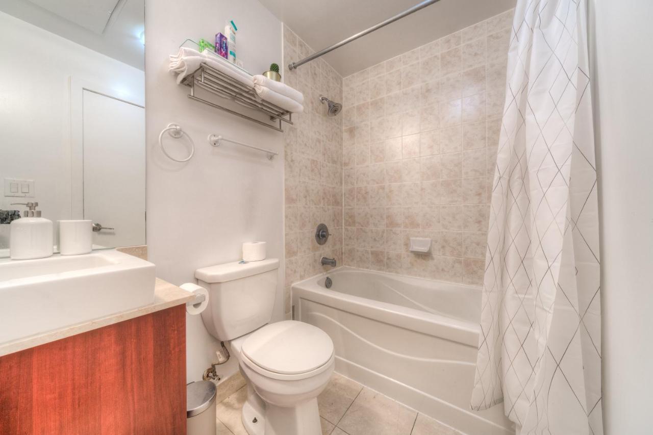 Stylish Newly Furnished Condo With Beautiful Lake View Торонто Екстер'єр фото